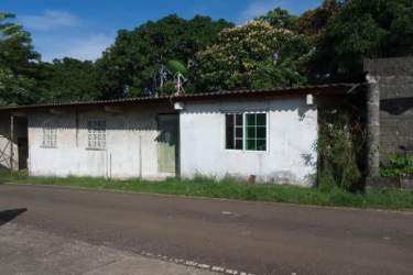 Single-story utility building with metal roof on lakefront land Escobal Colón Panama