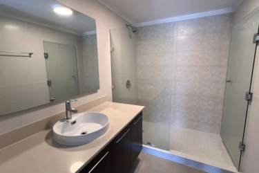 Contemporary bathroom with vessel sink and glass walk-in shower at PH Mosaic Panama