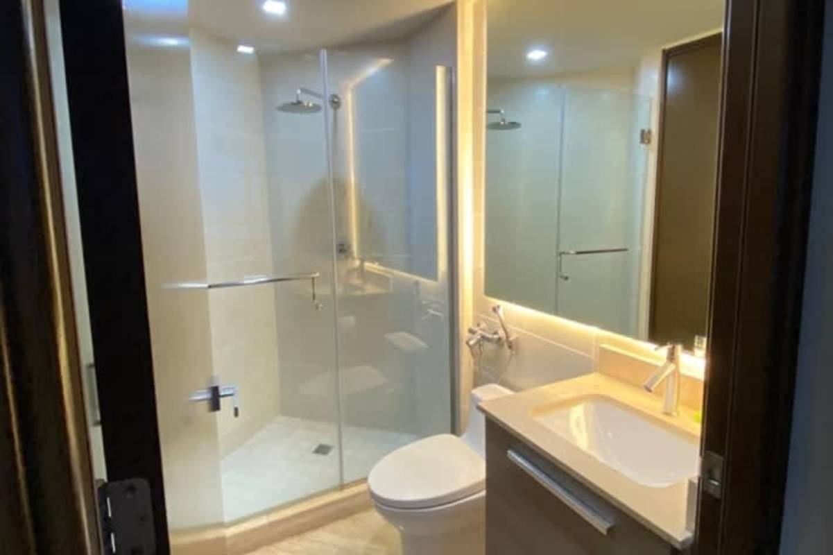 Spacious bedroom with panoramic windows and luxury finishes PH Ocean House Costa del Este Panama