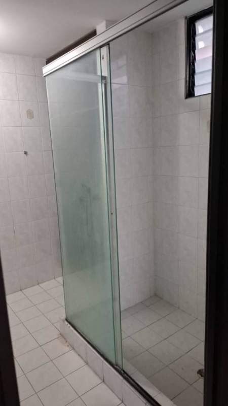 Modern bathroom with tiled walls and glass shower in PH Ocean Sky Punta Paitilla Panama
