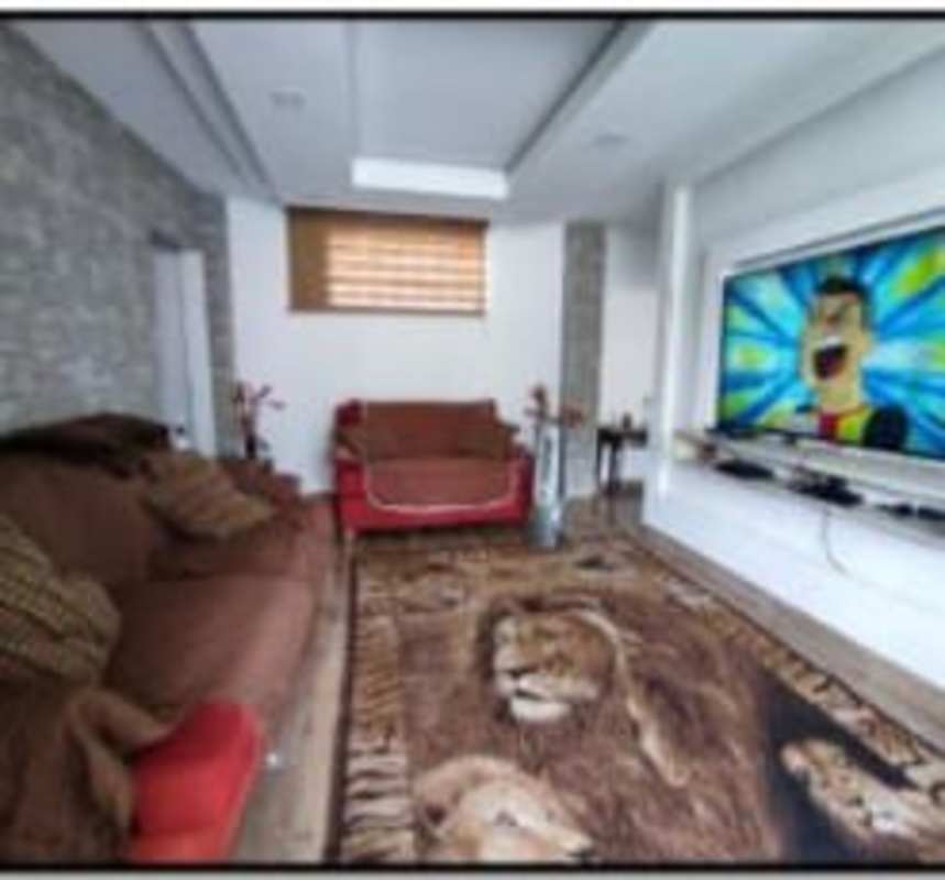 Spacious kitchen with granite countertops in house in El Bosque Panama City