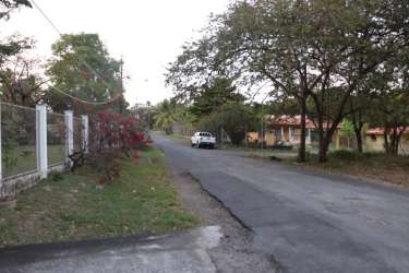 Buildable lot with trees within walking distance to Coronado School Panama