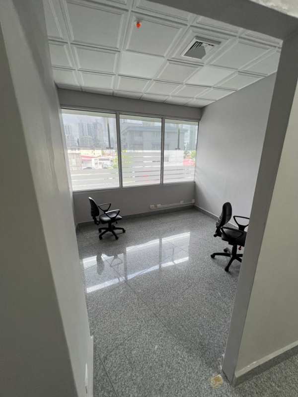Minimalist small office room with gray tile flooring and glass door in Plaza Fidanque Panama