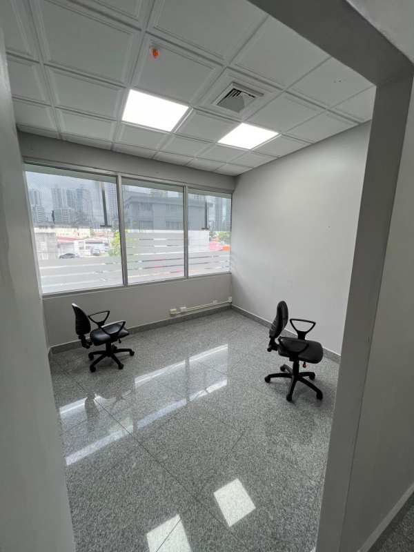 Minimalist open office space with tiled floors, drop ceiling, white walls in Plaza Fidanque San Francisco