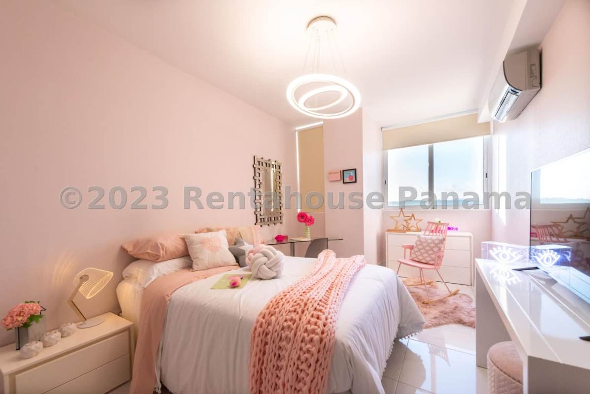 Modern living and dining with floor-to-ceiling glass doors to balcony in Edison Park Panama apartment