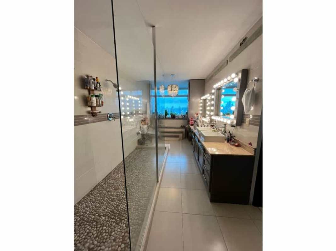 Spacious balcony overlooking city skyline PH Tao Panama apartment for rent