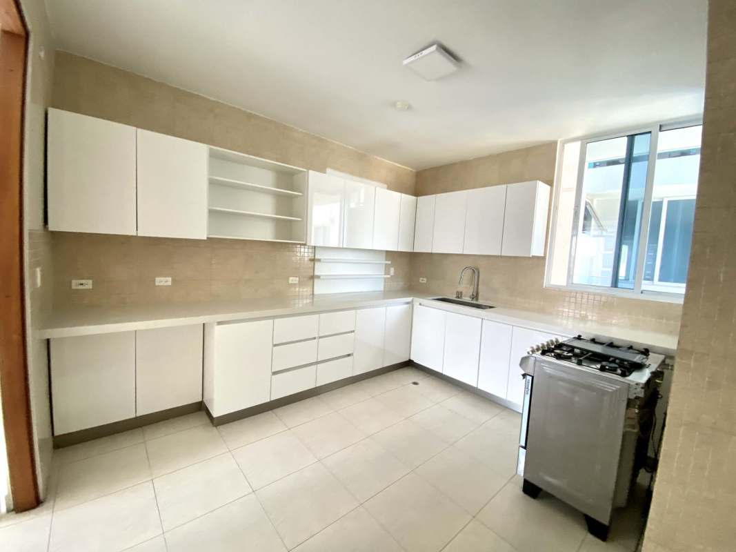 Remodeled modern kitchen with granite countertops PH BICSA Financial Center Panama City