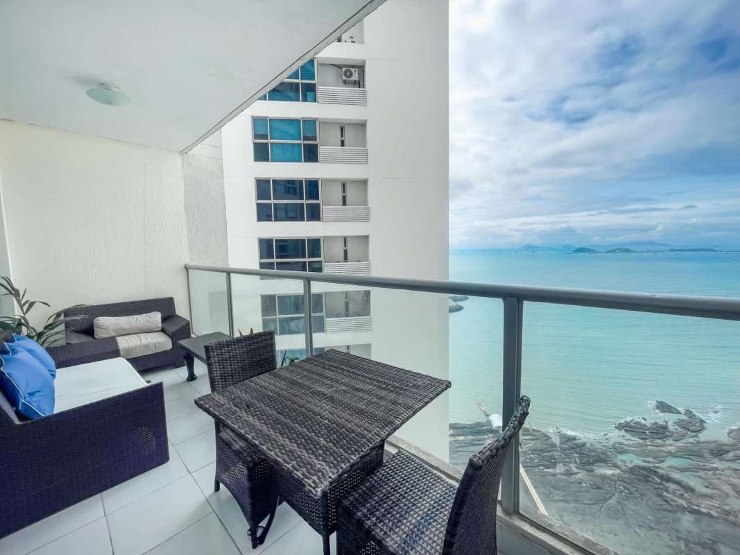 Gourmet kitchen with granite countertops stainless appliances at PH Q Tower luxury apartment Panama