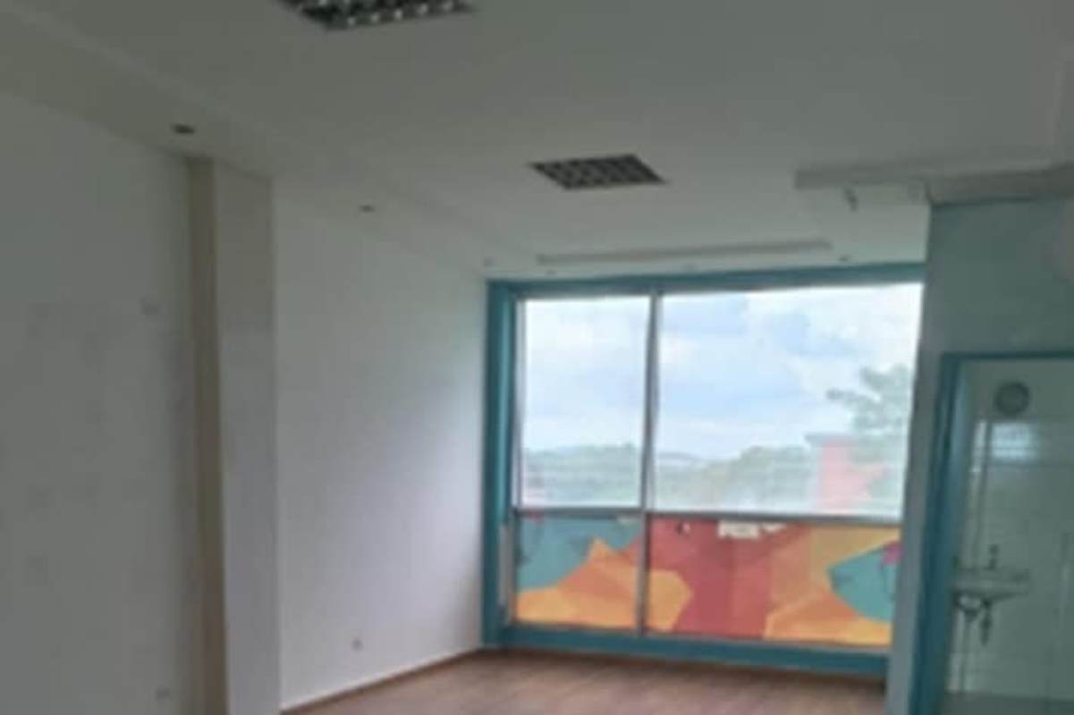 Spacious interior with large windows tile floor in commercial retail unit Plaza SmartFit Versalles