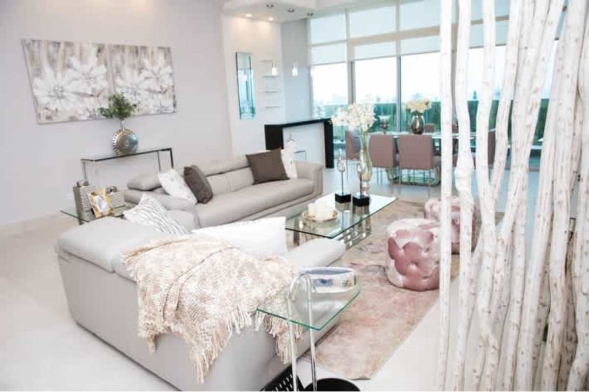 Contemporary bathroom with double sinks, glass shower, large mirror PH Dos Mares Betania Panama