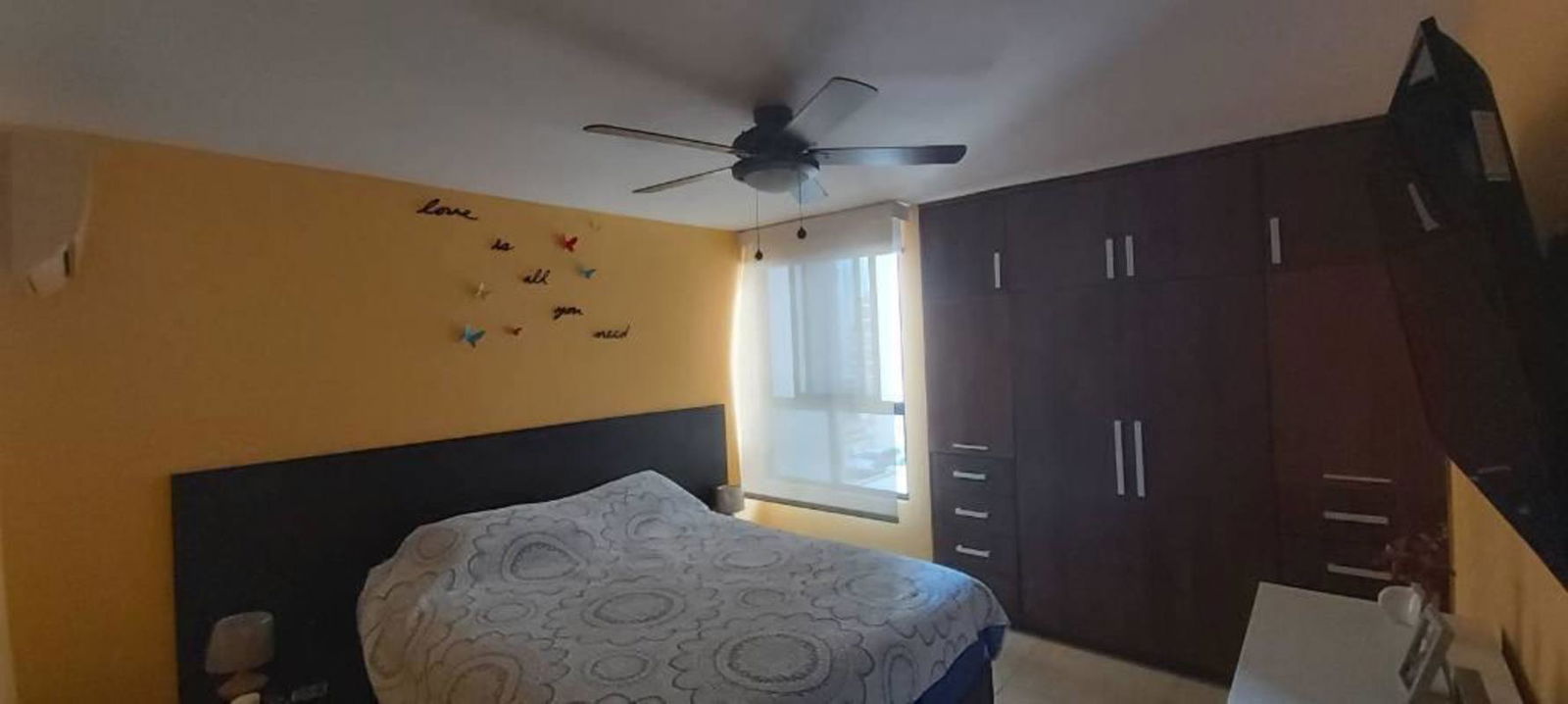 Modern bedroom with closet ceiling fan tile floors PH Terrazas del Rey Panama