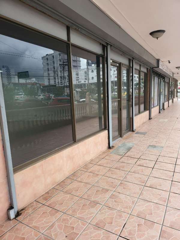 Curved glass facade of mixed-use building hosting retail and apartments La Cresta Panama