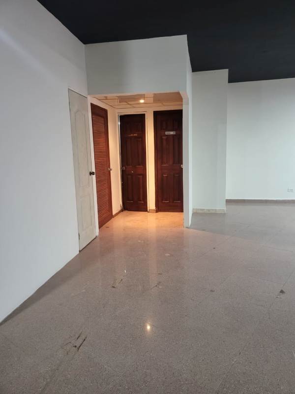 Glass windowed commercial space with tiled flooring at PH Kitaen Via España Panama