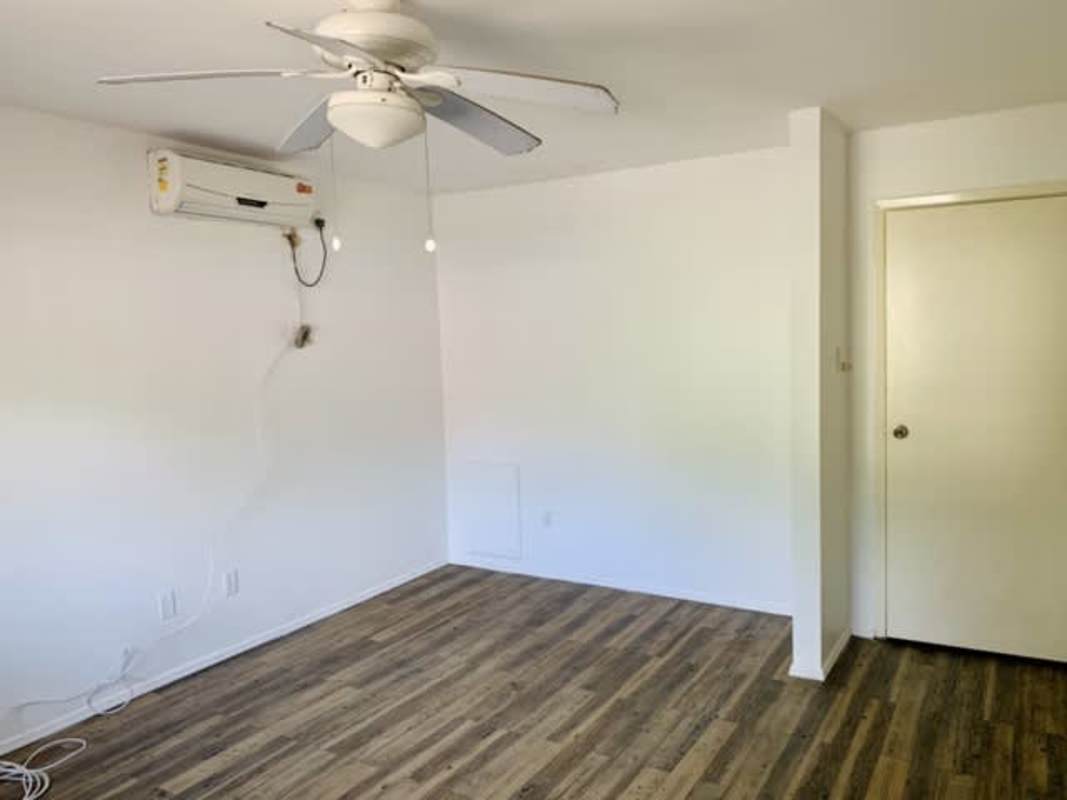 Minimalist living room with vinyl flooring AC ceiling fan Clayton apartment Panama