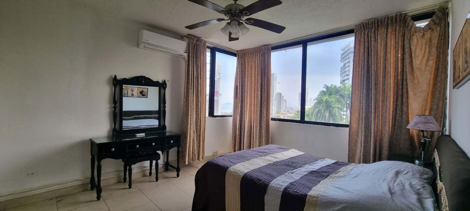 Minimalist bedroom with built-in closet, AC, ceiling fan and window PH Park Loft