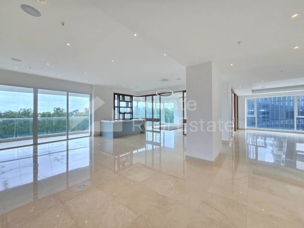 Luxury kitchen with island, marble floors and appliances PH Marea II Costa del Este Panama