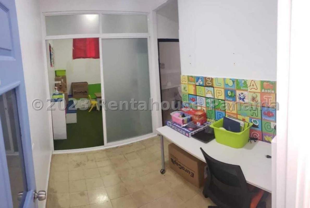 Landscaped garden and terrace in commercial villa Villa Lilla Panama