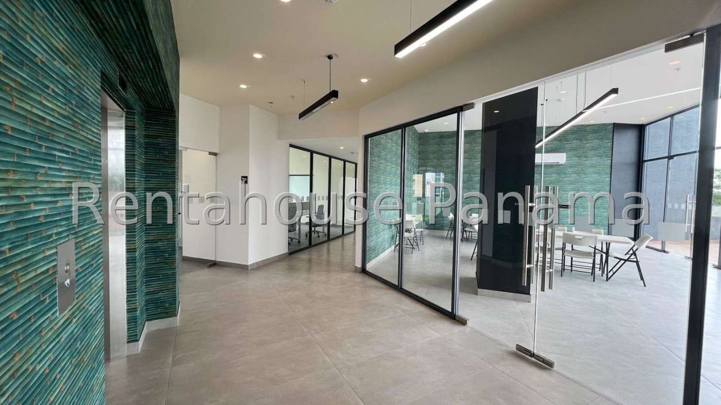 Modern entrance lobby with concierge at PH Mondrian Carrasquilla Panama