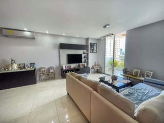 Apartment for Sale in San Francisco - 3 bedrooms