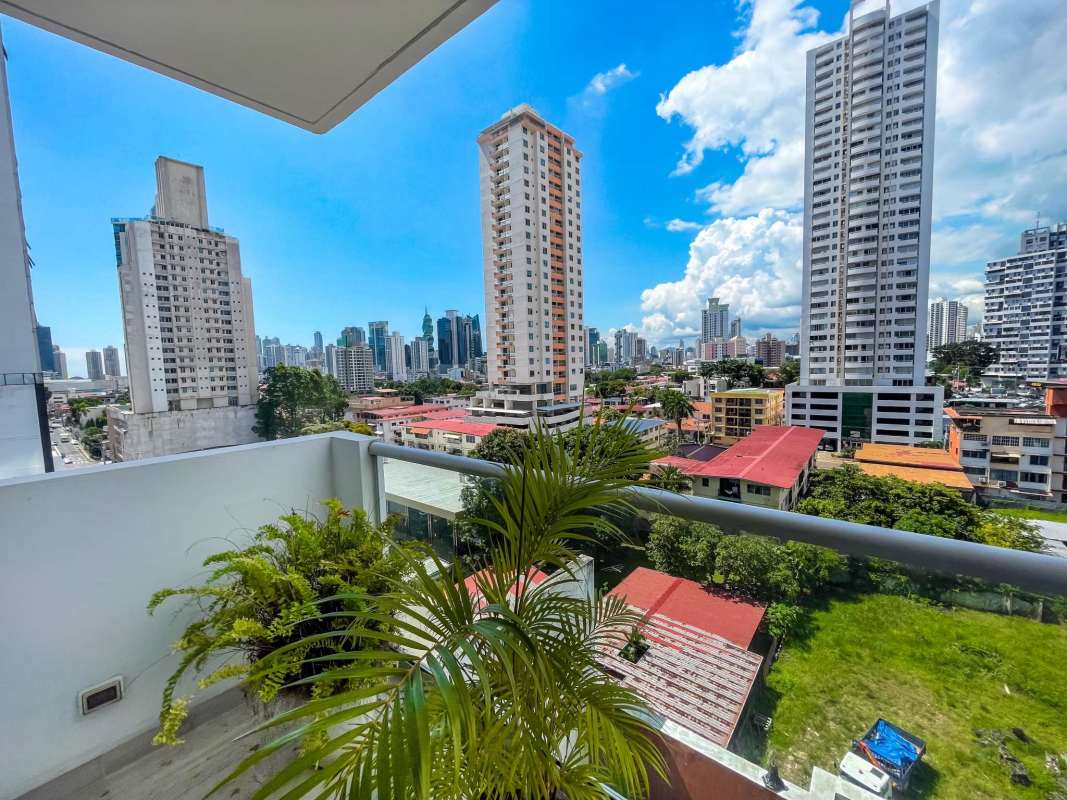 Balcony terrace with skyline views and glass railing in PH Windows Tower Panama