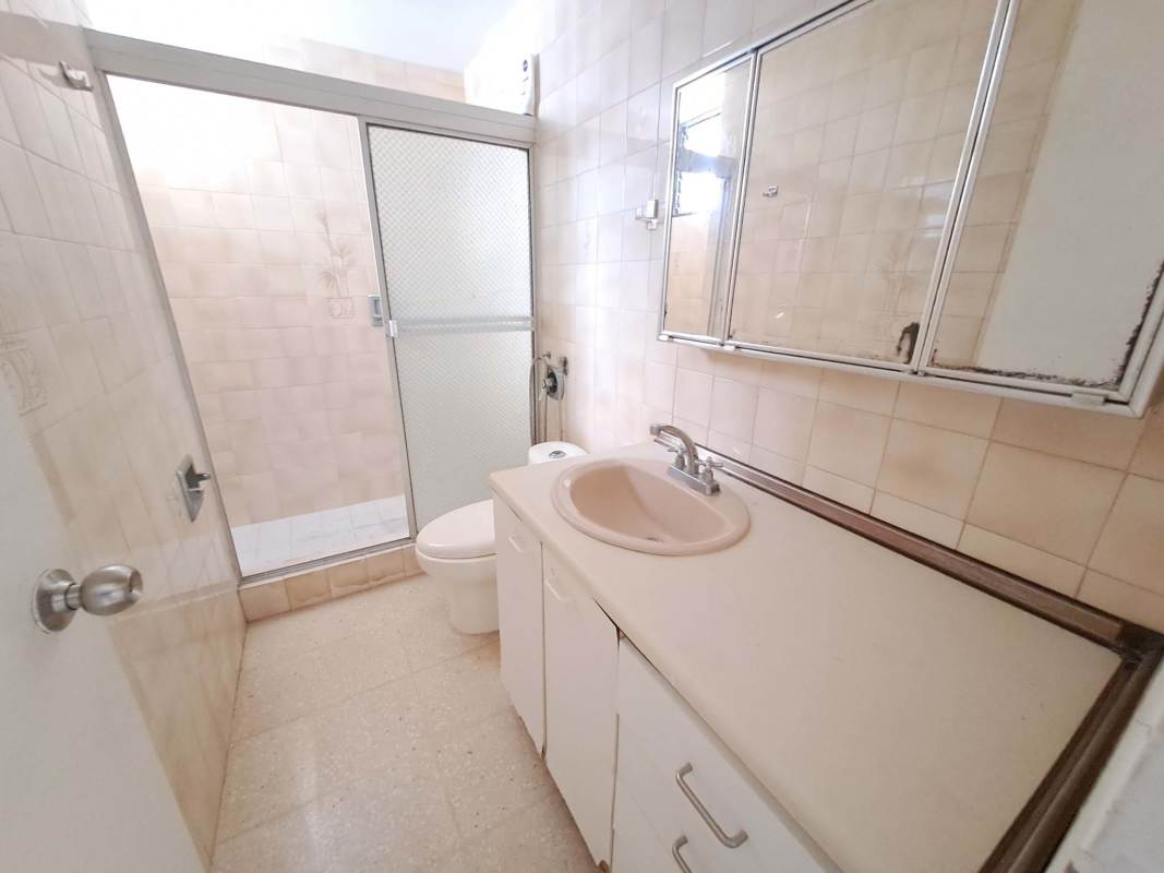 Bedroom with large window, closet, ceiling fan and split AC PH Obarrio Tower apartment for sale Panama City