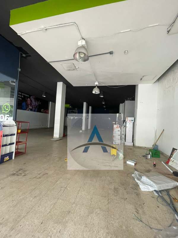 Vacant retail interior with glass storefront and high ceilings Via España Obarrio Panama