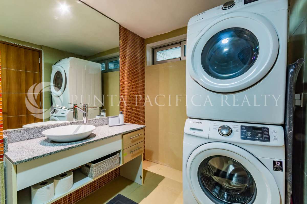 Ocean View Loft with Balcony PH Naos Harbour Island