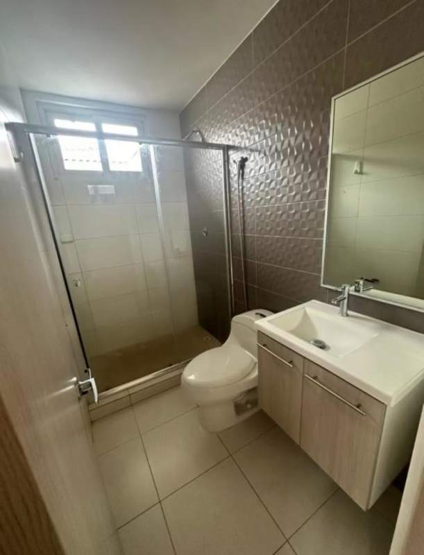 Bathroom with glass shower floating vanity modern tile PH Torres de Versalles Ciudad Radial