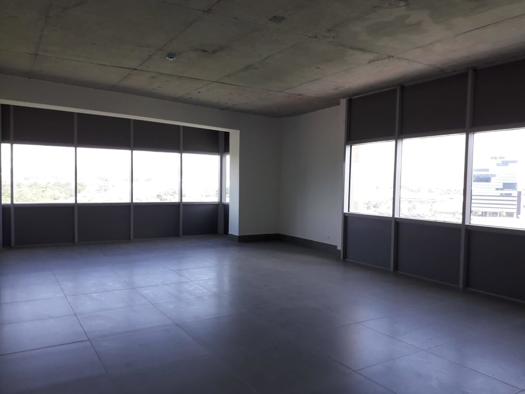 Modern empty office ready for lease in PH Prime 507 Santa María Business District Panama