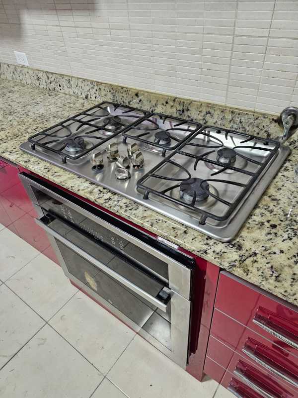 Kitchen with granite countertops, oven, gas stove in PH Ecco Tower La Loma Hato Pintado Panama
