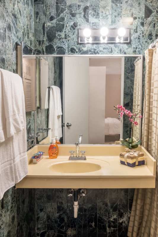 Fully equipped kitchen with granite countertops PH Vizcaya Punta Paitilla Panama