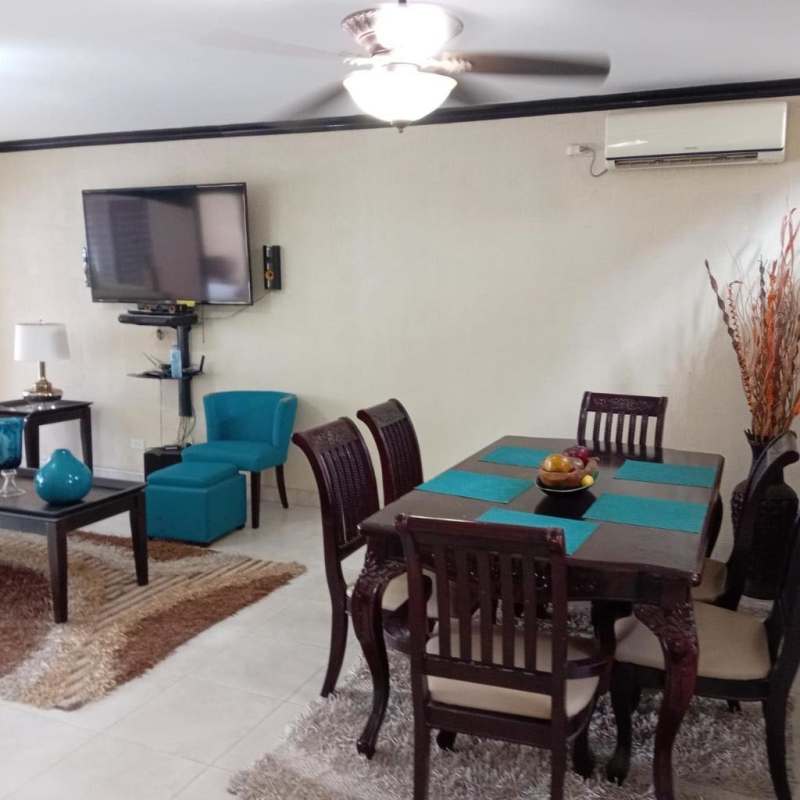 Contemporary living room with ceiling fan, window blinds, neutral tones in Brisas del Golf Panama