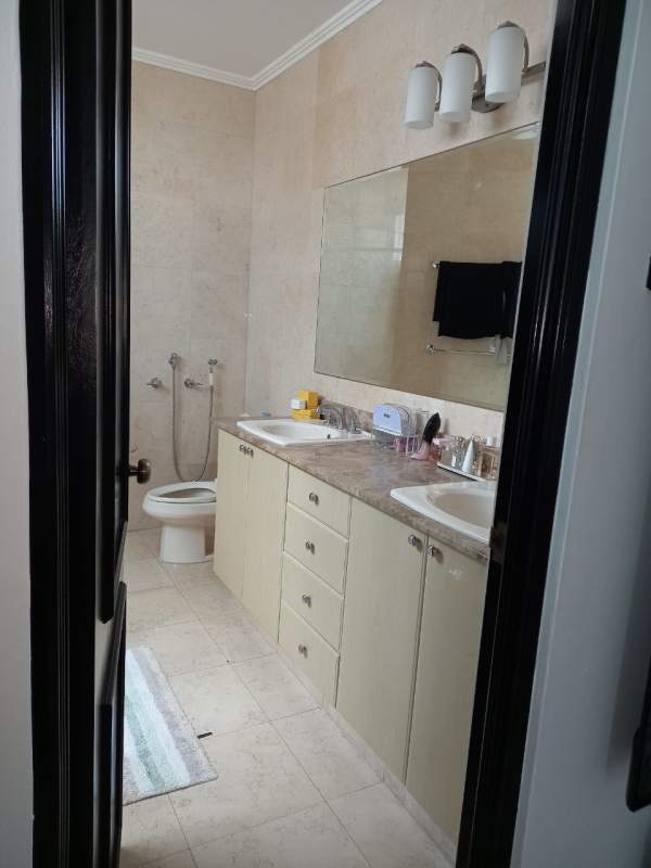 Entry hallway marble floors wooden entrance door PH Bahía Esmeralda Marbella Panama