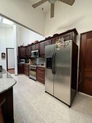 Bedroom with bay window, garden view, air conditioning, Chitré Canta Rana house for sale