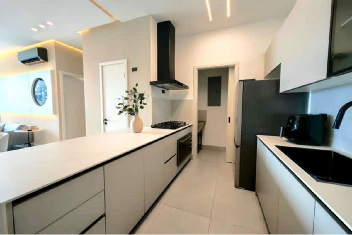 Open-plan luxury kitchen with premium finishes in Aquapoint Punta Paitilla Panama City