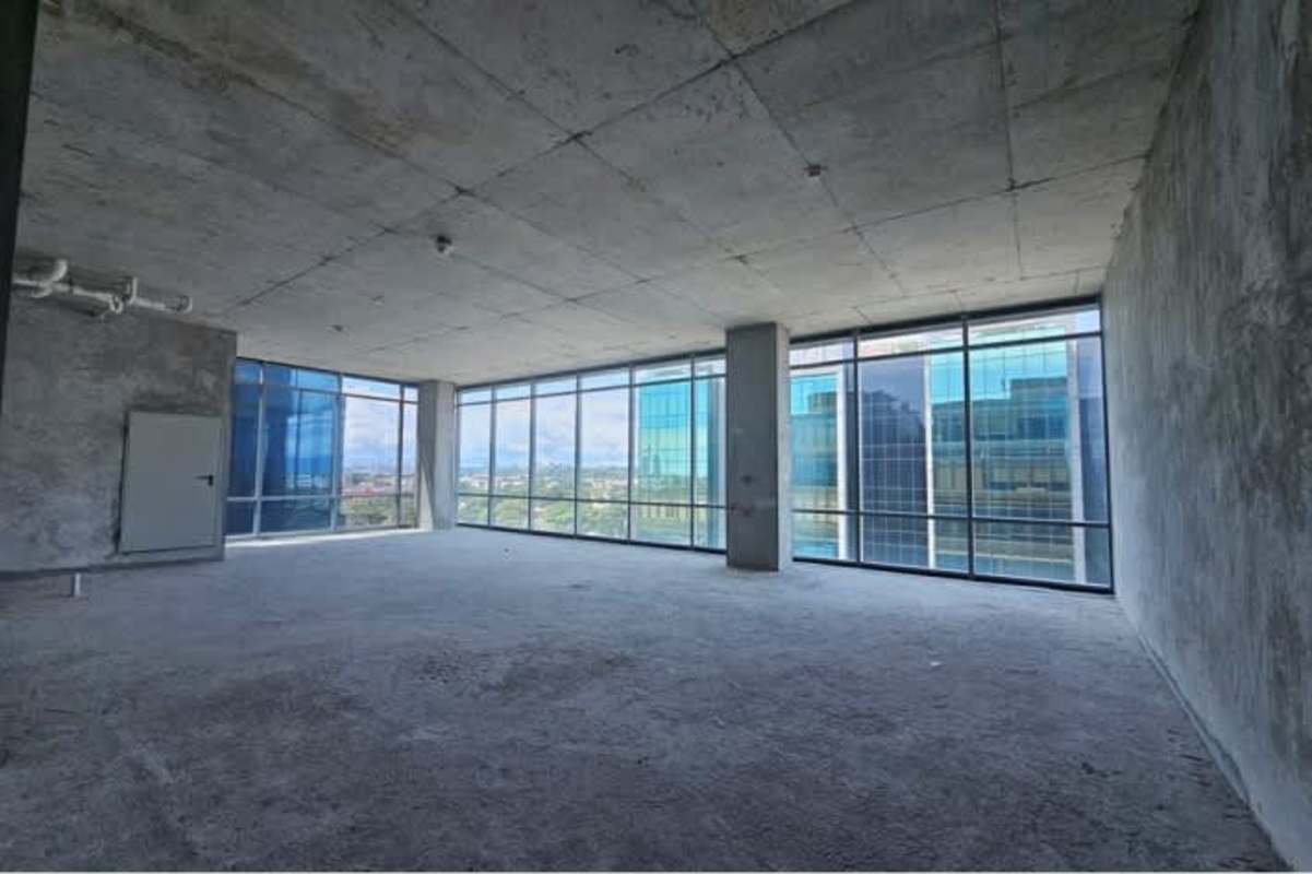 Shell commercial unit with panoramic windows corner location Santa María Panama