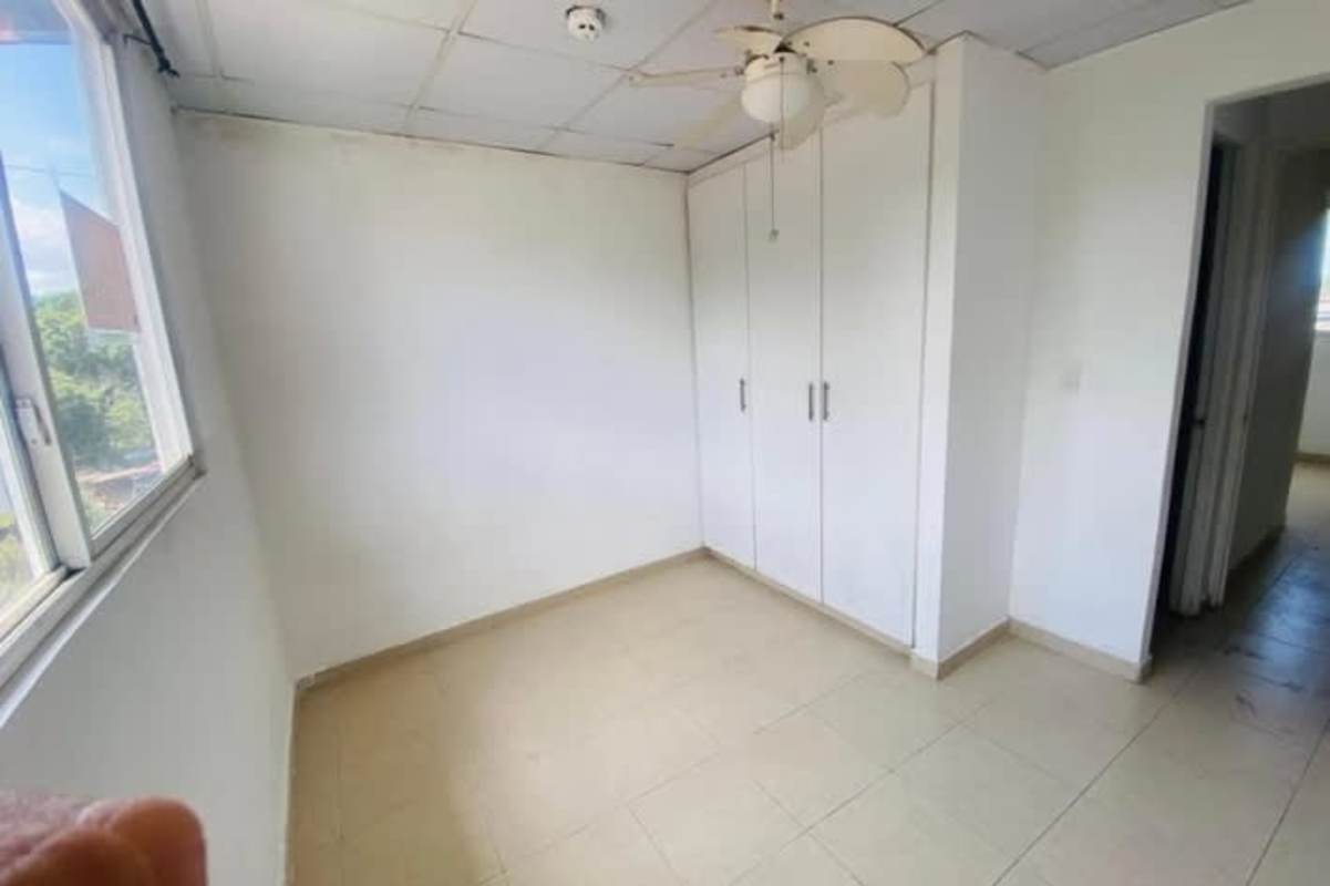 Second bedroom with closet and ceiling fan PH Mystic Town Panama City