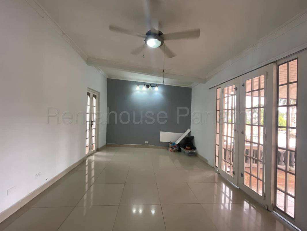 Kitchen with appliances, cabinets, and tile backsplash in house 12 de Octubre Panama