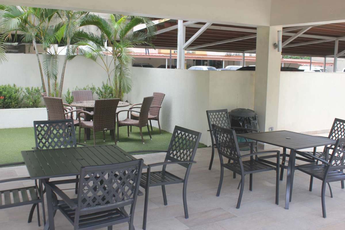 Multi-story condo Green Park Condado del Rey with balconies and gardens