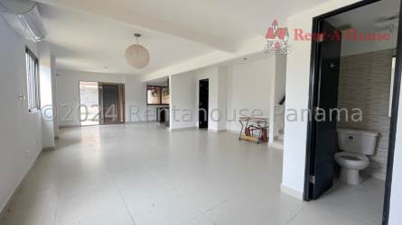 Spacious open kitchen with granite countertops and ample cabinetry in PH Woodlands Panama Pacifico