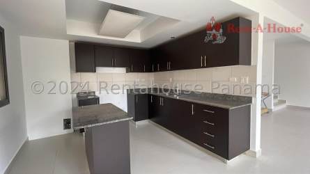 Bright master bedroom with ensuite bath in PH Woodlands Panama Pacifico for sale