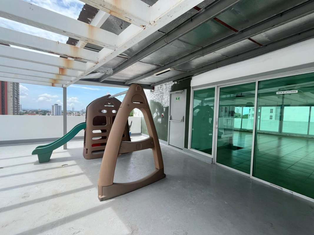 Compact kitchen with granite countertops and overhead cabinets PH Paseo del Golf