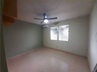 Simple backyard deposit or storage building potential rental Panama Chitré