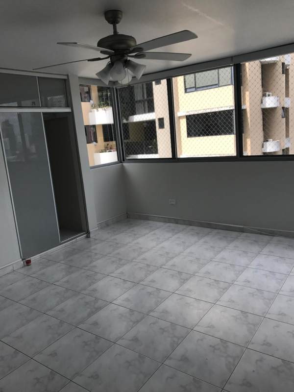 Covered balcony with safety netting and panoramic views PH Punta Paitilla Panama