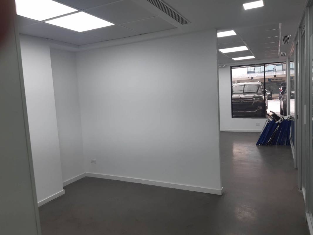 Ground Floor Retail/Office Space in PH Royal Center Marbella