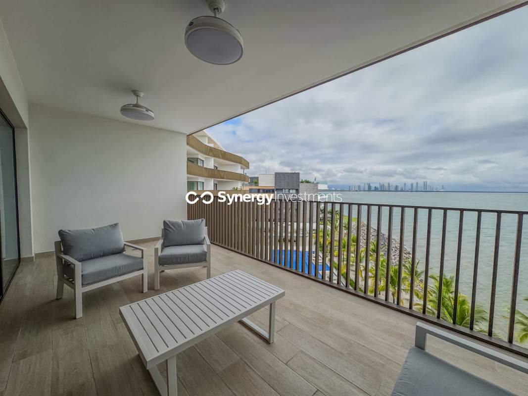 Large terrace with outdoor seating, views of Pacific Ocean and Panama skyline Ocean Reef