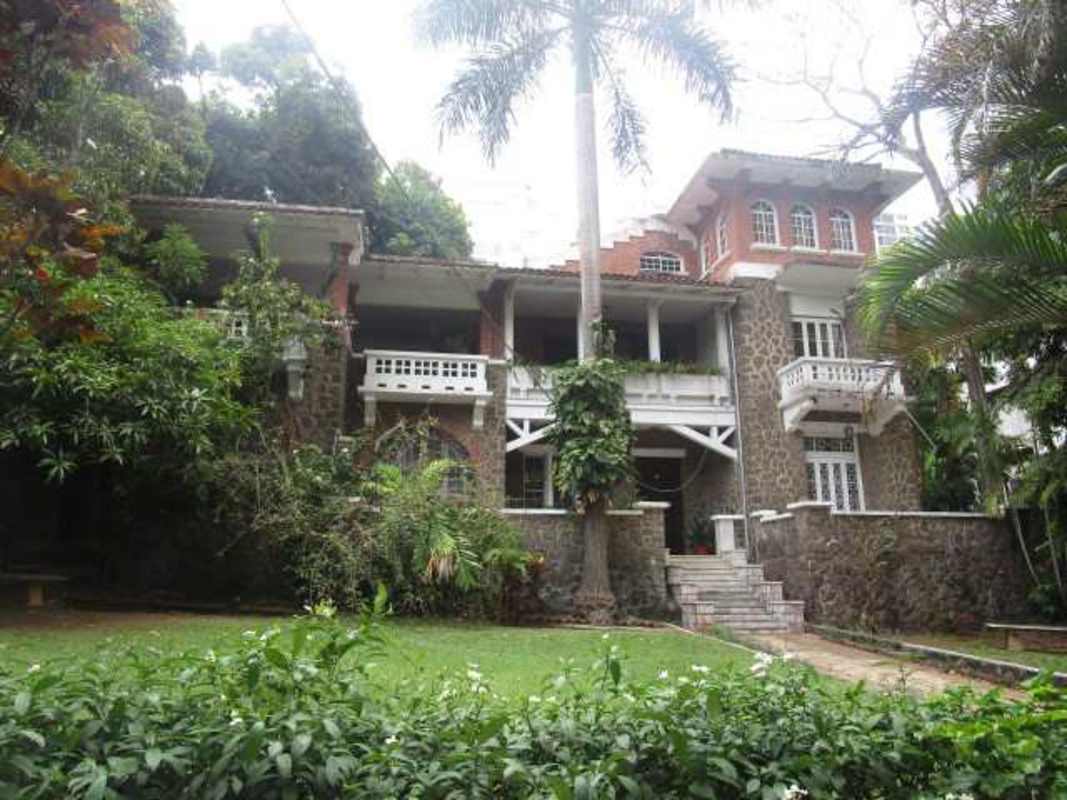 Vacant land in Bella Vista Panama City with zoning for condos offices commercial tower