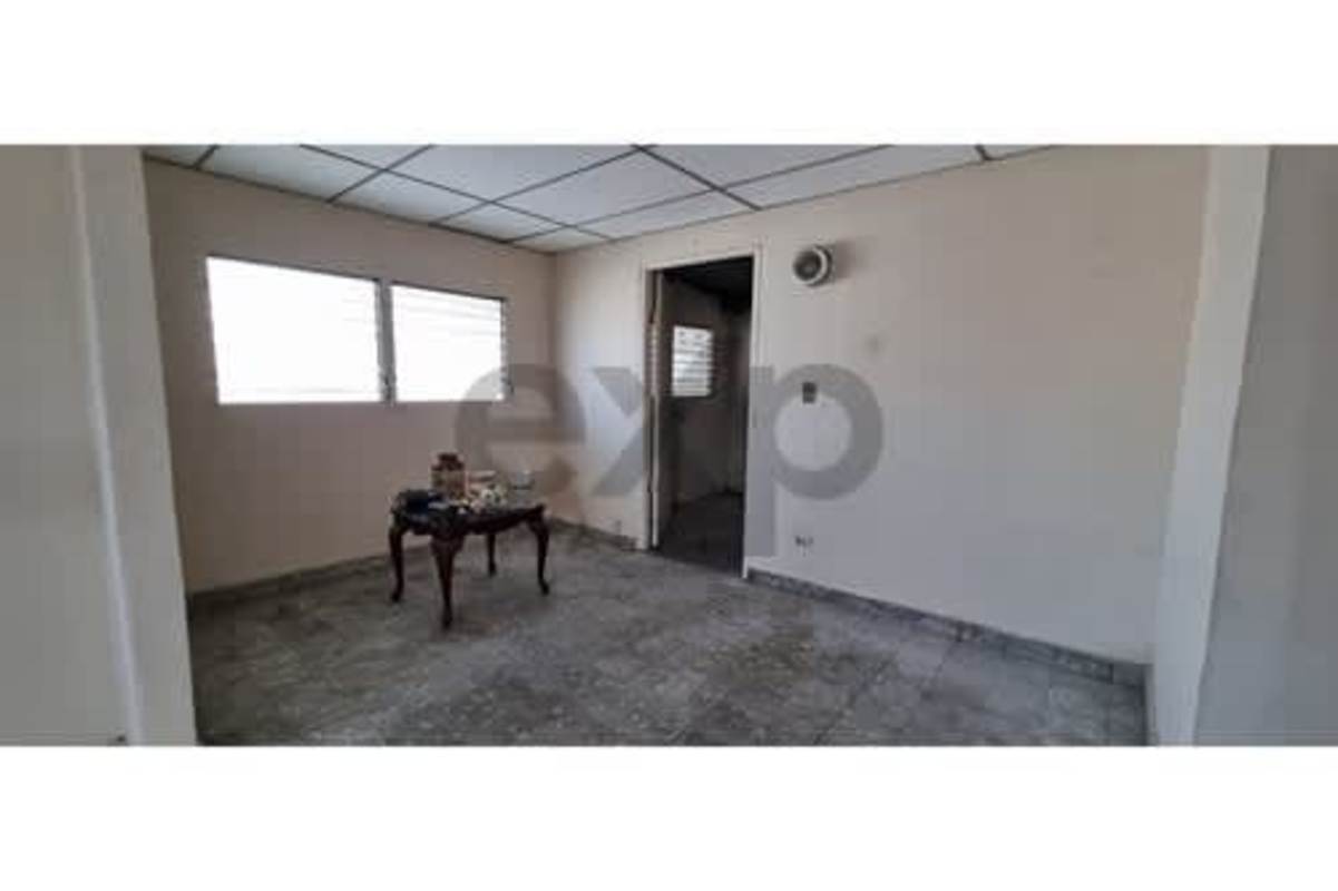 Second living area with natural light in Villa Rica residential house Panama City