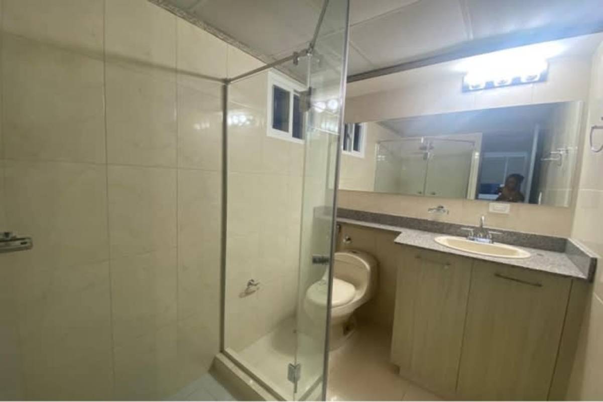 New 3BR Apartment with Balcony in PH Metropolis Carrasquilla