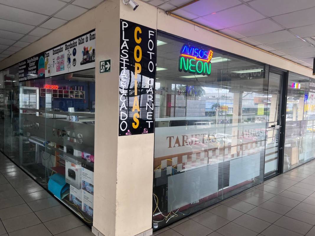 Glass corner shop for copy print personalized products inside mall San Miguelito